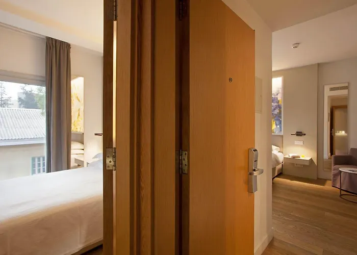 The Classic - Handwritten Collection Nicosia