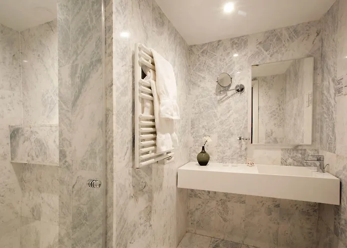 The Classic - Handwritten Collection 4* Nicosia