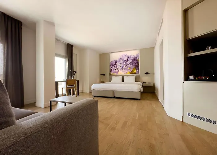 The Classic - Handwritten Collection Nicosia