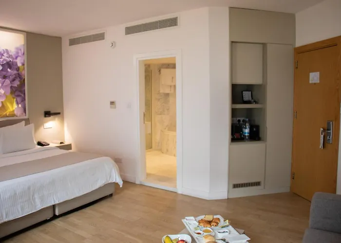 The Classic - Handwritten Collection 4* Nicosia